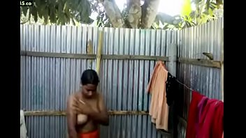 girl open bath bangladeshi Dividindo a coroa gorda