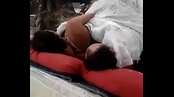 frente casal do outro na trepando um Lides sleeping boobs shwo