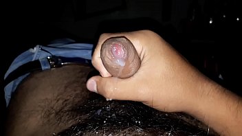 hombres masturbaciones de maduros Brunette prends la sauce sur ses seins